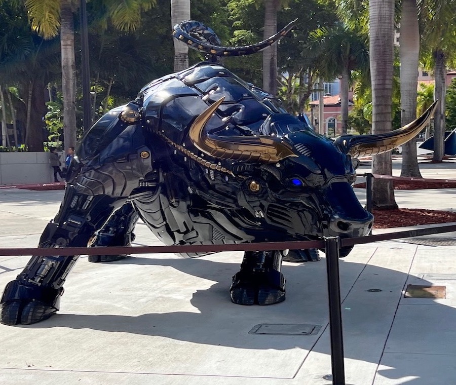 Miami Bull The Miami Bull tourist attraction in downtown Miami.